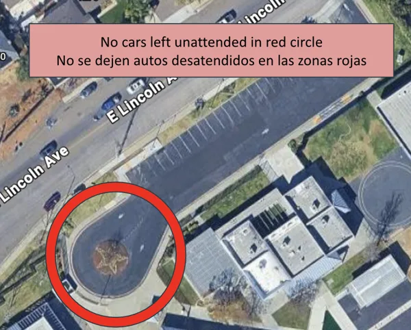"No cars left unattended in red circle / No se dejen autos desatendidos en las zonas rojas," overlaid on an aerial view of a school roundabout on E Lincoln Ave.